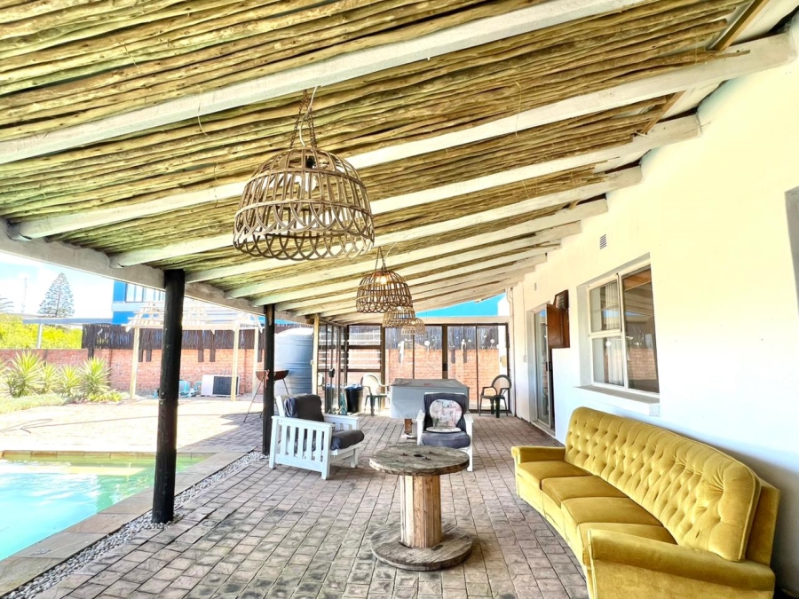 5 Bedroom Property for Sale in Paradise Beach Eastern Cape